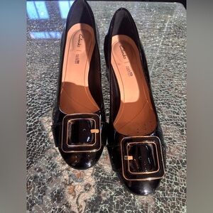 Clarks Orabella Fame Women Shoes  Gold Tone & Black Buckle Dress holiday